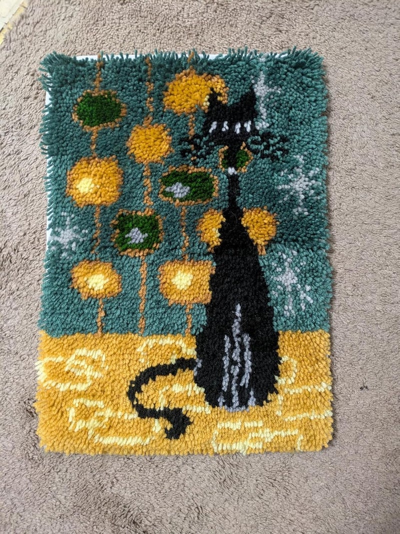 GLAECYY Latch Hook Kits Rug Crochet Yarn Kit Cushion Colour Pre-Printed Canvas Rug Needlework DIY Hook and Latch Kit (Black Cat) - Image 2